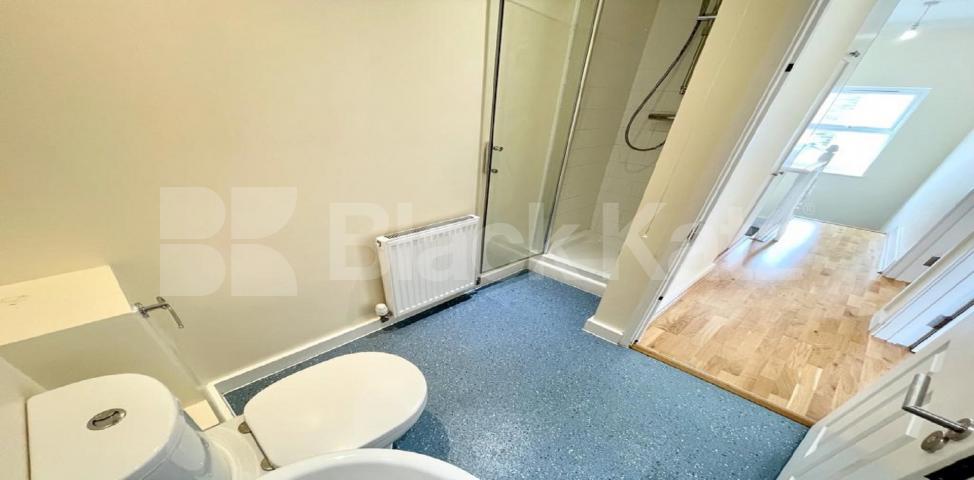 			LET, 3 Bedroom, 3 bath, 1 reception Apartment			 High Street North, East Ham